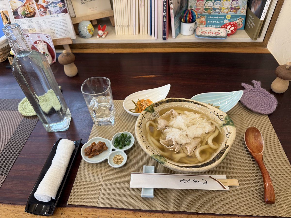 kyk0524's tweet photo. 行ってみたらとてもいい雰囲気���お店でした(うさぎ愛🐰が溢れていましたw)
美味しいうどんと風景画にポストカー��も買えてお腹いっぱい大満足😋また開催してほしいですね✨ https://t.co/An85FJm9we