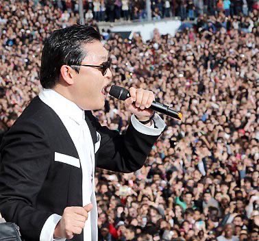 nmixxiee's tweet image. With their upcoming appearance at Bloco da Pabllo, NMIXX are set to become the first K-pop group to perform at a Brazilian Carnival blocks, and the first K-pop act to do so since PSY in 2013.