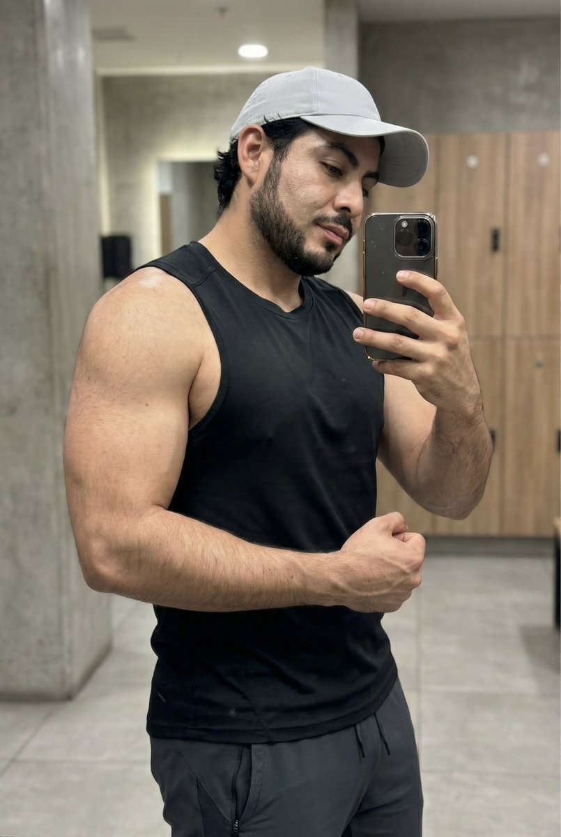 IamCharlesAFV's tweet image. POV: El mundo sigue procesando el lunes y tú ya vas 2-0 contra la flojera. 🏆🔥
El martes es ese día "subestimado" donde la gente suele bajar el ritmo, pero aquí no jugamos así.

#TuesdayVibes #GymFlow #MorningRoutine #NoExcuses #LevelUp #FitnessMotivation #MartesElite