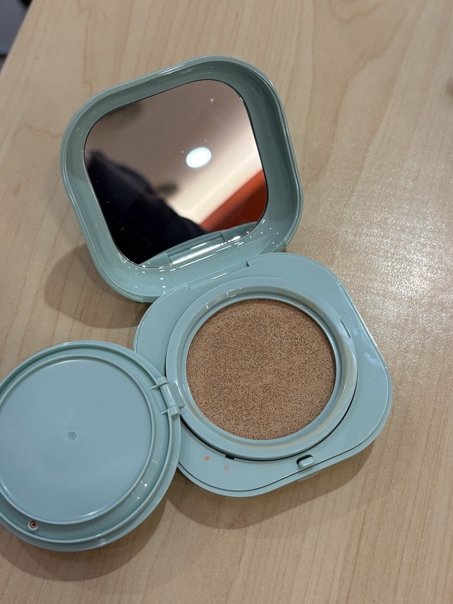 intaack's tweet photo. haloo temen-temen, aku mau wts pl cushion laneige yang matte shadenya 25N tan! (dijual karena aku salah shade hehe) baru sekali pemakaian banget dan masih ada boxnya.
aku jual di 370k bisa nego tipis yaaa

📍depok, jawa barat
#wts #wanttosell #cushionpl #cushion #laneige https://t.co/VUcgcrnEPy
