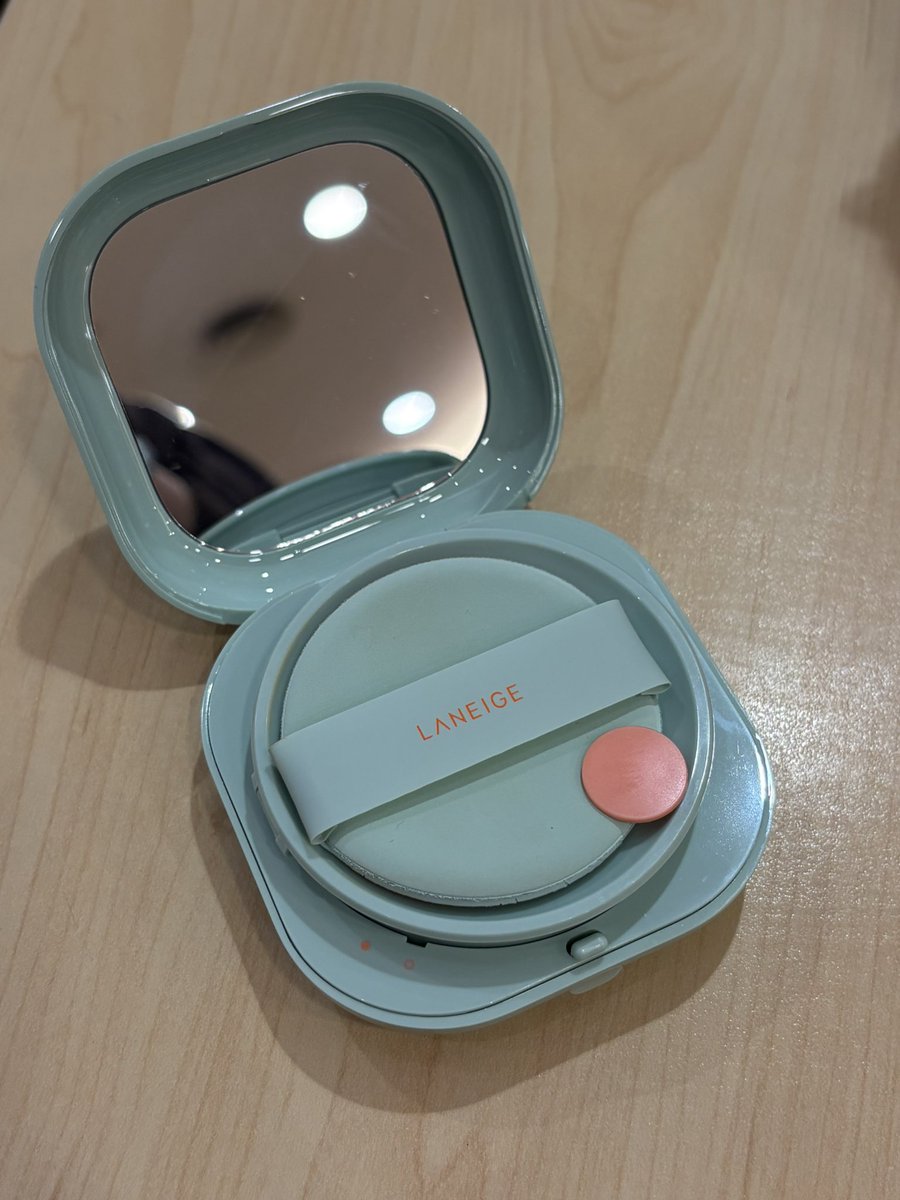 intaack's tweet photo. haloo temen-temen, aku mau wts pl cushion laneige yang matte shadenya 25N tan! (dijual karena aku salah shade hehe) baru sekali pemakaian banget dan masih ada boxnya.
aku jual di 370k bisa nego tipis yaaa

📍depok, jawa barat
#wts #wanttosell #cushionpl #cushion #laneige https://t.co/VUcgcrnEPy