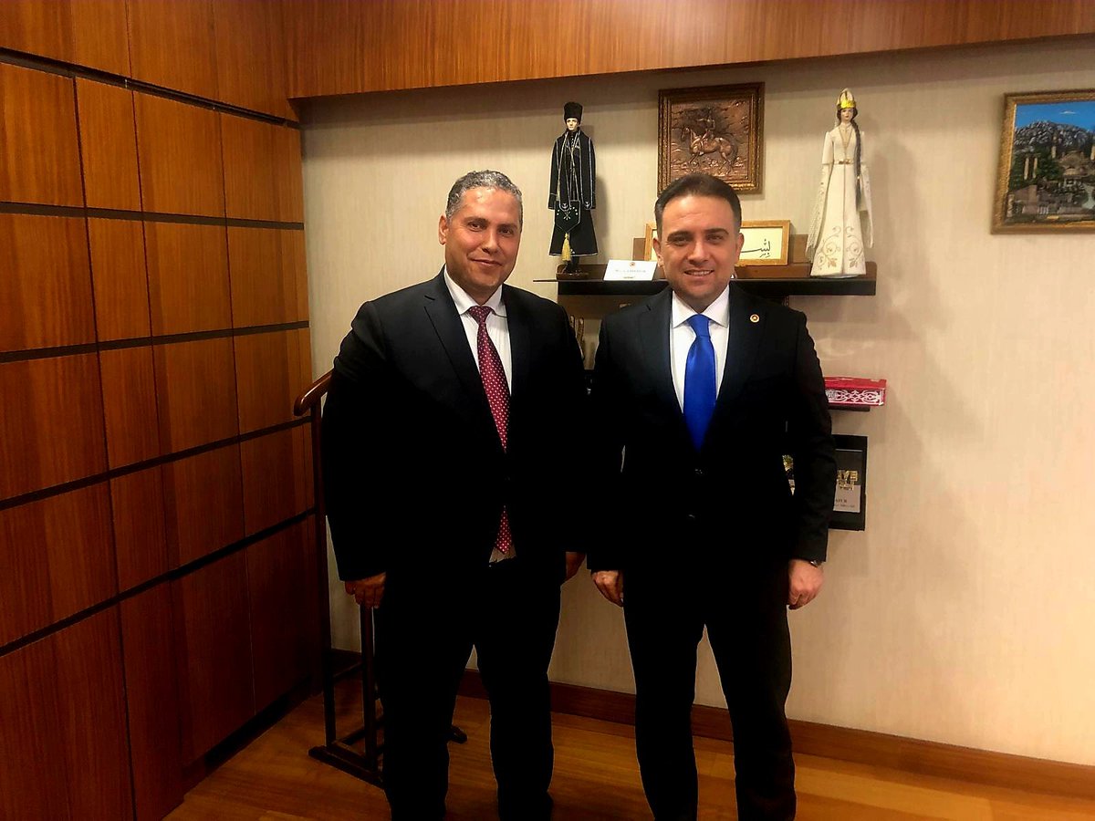Manisa İl Tarım ve Orman Müdürümüz Mehmet Karayılan'ı Gazi Meclisimizde ağırladık ve Manisa'mızdaki çalışmalarla alakalı istişarede bulunduk. Değerli
müdürümüze nazik ziyaretleri için teşekkür ederim.