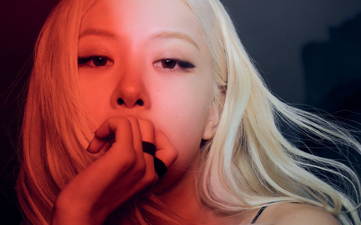 ChinaMusicData's tweet photo. Happy Birthday to ROSÉ 
The singer is one of the most impactful artists in China history, with over 1.6 MILLION digital singles and over 500,000 digital albums sold she is the BEST selling female Kpop soloist (total revenue) with multiple QQ Music #1 hits, 3X DIAMOND certified, over 2.7 MILLION followers on QQ music, her legacy has made a mark in China forever. 🇨🇳