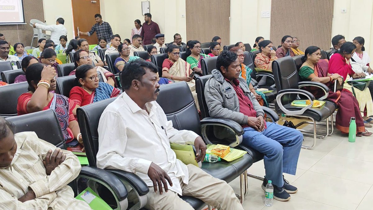 ଡାହାଣୀ ସନ୍ଦେହରେ ହତ୍ୟାକୁ ବିଲୋପ ନିମନ୍ତେ ଜିଲ୍ଲାପାଳଙ୍କ ଅଧ୍ୟକ୍ଷତାରେ ଜିଲ୍ଲାସ୍ତରୀୟ କର୍ମଶାଳା ଅନୁଷ୍ଠିତ।ଅତିରିକ୍ତ ଜିଲ୍ଲାପାଳ,ଅତିରିକ୍ତ ଆରକ୍ଷୀ ଅଧିକ୍ଷକ,ଜିଲ୍ଲା ସମାଜମଙ୍ଗଳ ଅଧିକାରିଣୀ,ଜିଲ୍ଲା ଶିଶୁସୁରକ୍ଷା ଅଧିକାରିଣୀ,ଜିଲ୍ଲା ସୁରକ୍ଷା ଅଧିକାରିଣୀ ପ୍ରମୁଖ ଉପସ୍ଥିତ ରହି ନିବାରଣପାଇଁ ବିଭିନ୍ନ ଦିଗ ଉପରେ ଆଲୋଚନା କରିଥିଲେ.