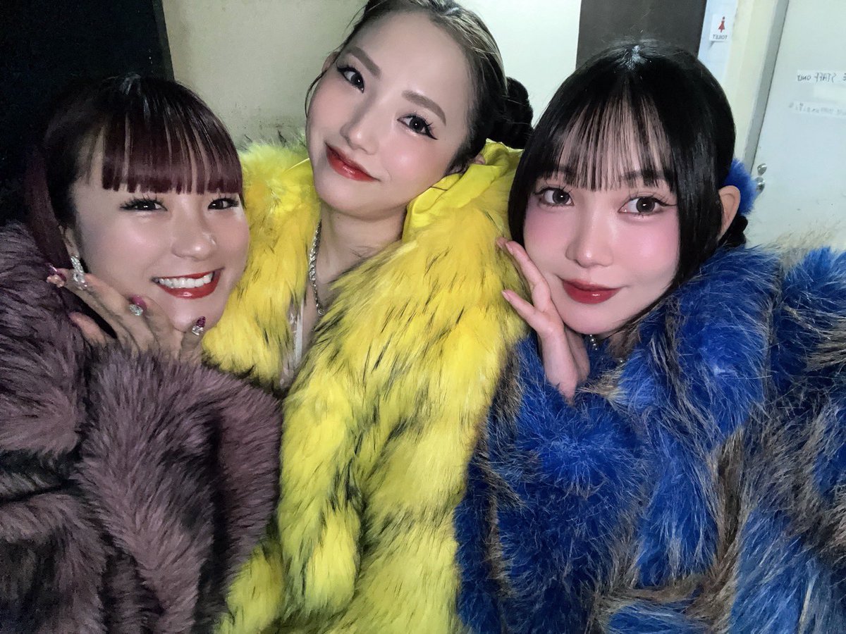 本日は💙Make Up-Parade!💙
ありがとうございました✨️

次回のLIVEは明日‼️
🍫VEALL presents Valentine's Party 🎀

🎁バレンタインギフトセット🎁
NEWGOODS🌟アクリルキーホルダー
2L版集合写真の販売もあります📸

是非お待ちしてます💓

🎫>>>> livepocket.jp/e/ph0s6