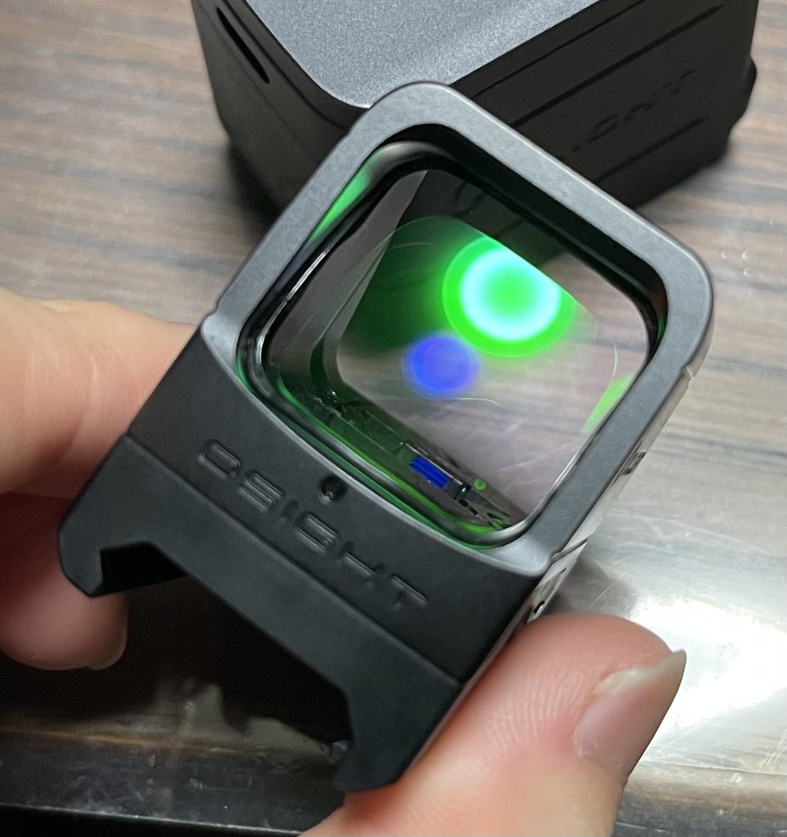 レンズガードを使いたくない人は
Osight無印かXが良いですよ‼️‼️

CQBエリアにガンガン突っ込んで行って顔面から流血してもレンズ被弾では無敵です👍