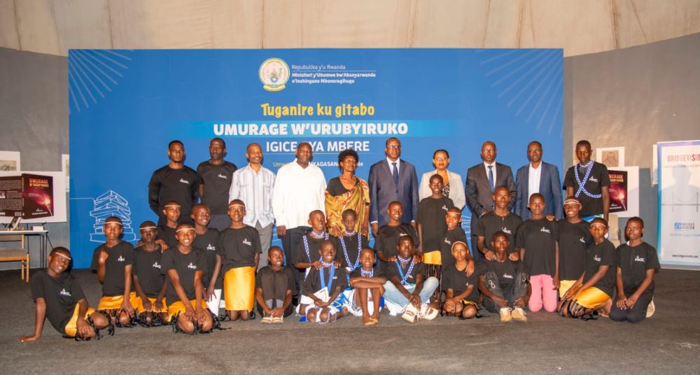 Le Canapé tweet media