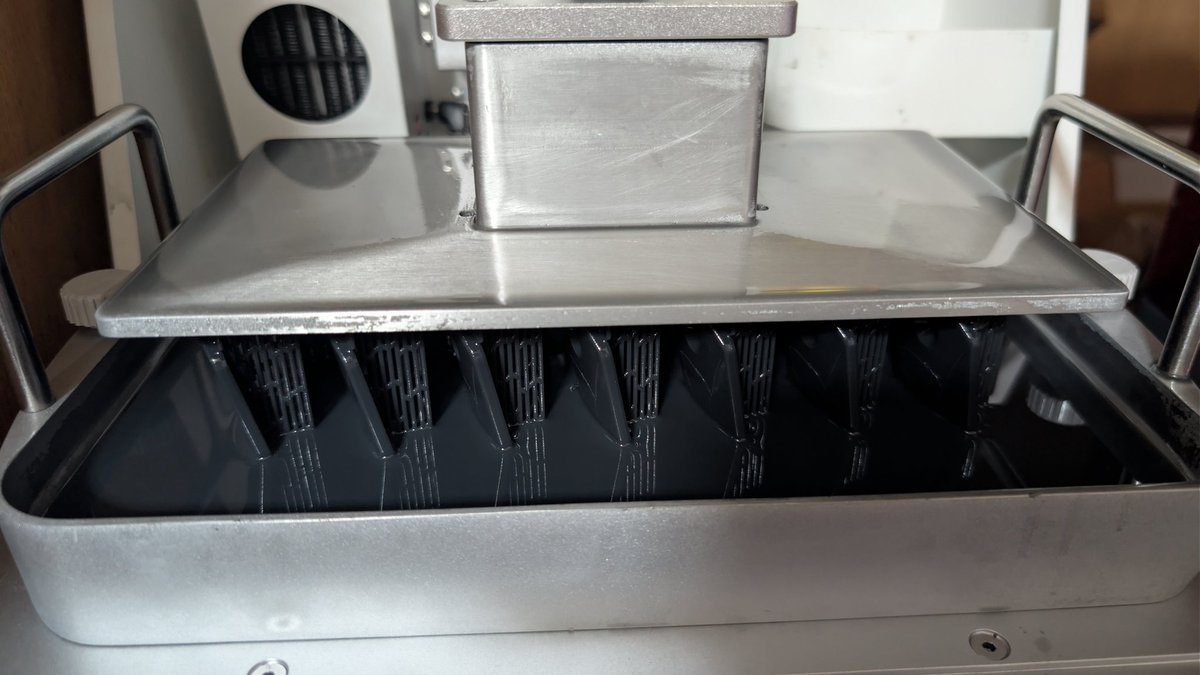 M-LOKカバー ver.furry
思ってた以上の反響でしたので急遽増産してます。
一刻も早く完成させたくはありますが焦ると品質低下につながるので、時間をかけて入念に塗装して完成させたいと思います。