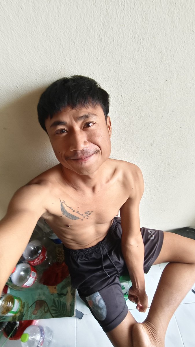 อะไรที่ไม่ใช่ไอติม  ก็อย่าไปเลียเลย  เดี๋ยวติดใจเอานะ 😆😆
เงี่ยนๆจังครับหาอาไรด้านมืดๆทำกันดีปะครับ❄️❄️🧊🧊
#ฝากติดตามกันด้วยน่ะครับ