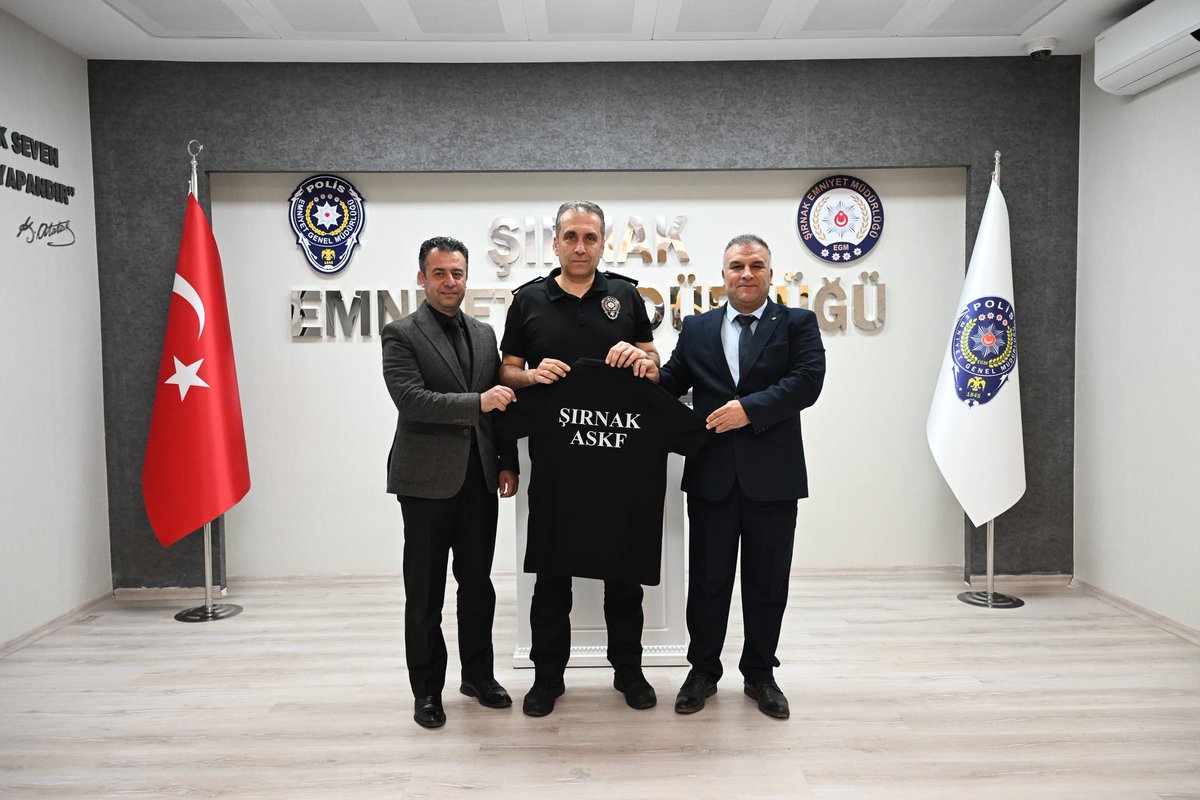 sirnakemniyet's tweet photo. Şırnak Futbol İl Temsilcisi Sayın Faysal KADIRHAN ve 
Şırnak Amatör Spor Külüpleri Federasyonu Başkanı Sayın Murat UMAÇ'a nazik ziyaretlerinden dolayı teşekkür ediyoruz.

@volkansazak73 https://t.co/CPyLXzTzUU