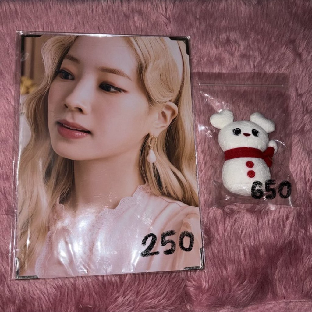 gcash giveaway !

💭 2 winners of ₱100 pesos gcash 

☆ like &amp; rt this twt
☆ reply proof below this tweet
🧾 ends once sold 

 ‼️QUITTING SALE‼️

🎀 : twice dahyun official special photo once halloween 2, twice davely dahyun keyring christmas
— take all for ₱600