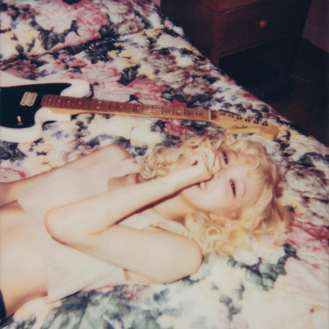 HAPPY ROSÉ DAY🤍

BIG BAD ROSÉ DAY
#Chapter29WithROSÉ
#넘버원걸_로제야_생일_축하해