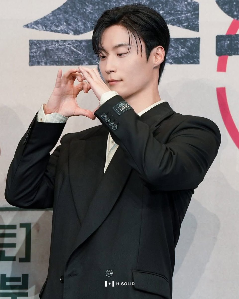 케케 tweet media