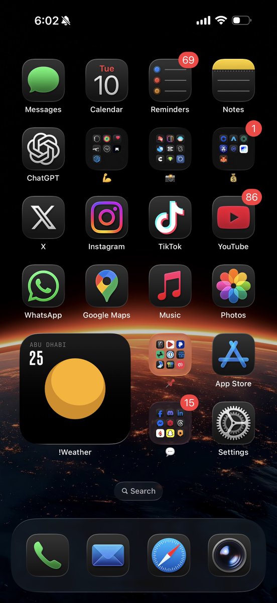 My current wallpaper 👀 looking for ideas to change it up. Share yours 📲