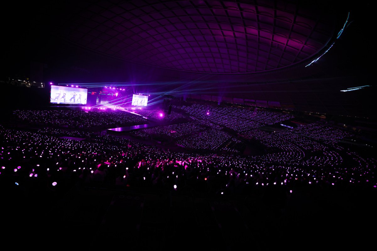 TXTChartData's tweet image. According to Real Sound, @TXT_members World Tour "ACT: TOMORROW" in Japan sold over 372,000 tickets so far. 

BELLUNA DOME — 80,000 (2 Shows)
VANTELIN DOME NAGOYA, MIZUHO PayPay Dome FUKUOKA — 182,000 (4) 
TOKYO DOME — 110,000 (2)