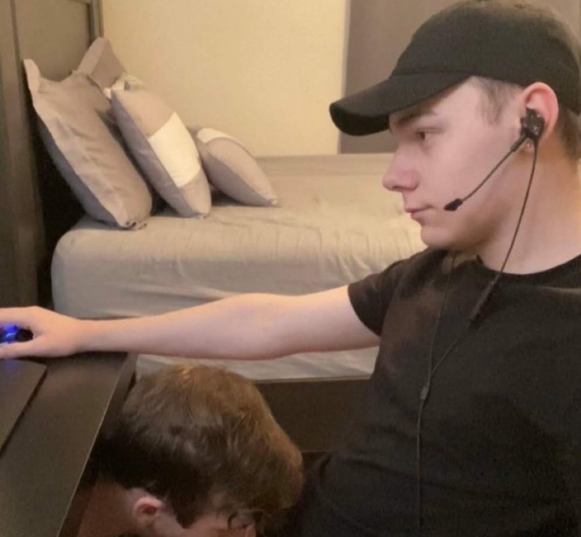 Nieznajomy tweet media