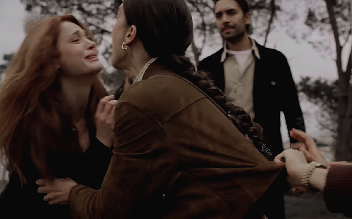 -Eleni kizim ben yemin ederim karşı çıktım annem 
-ANNEM DEME ANALARA YAZIK SEN KIZINI SATTIN ANNEM DEME. 
(Esme nolursun yine böyle es..) 😭