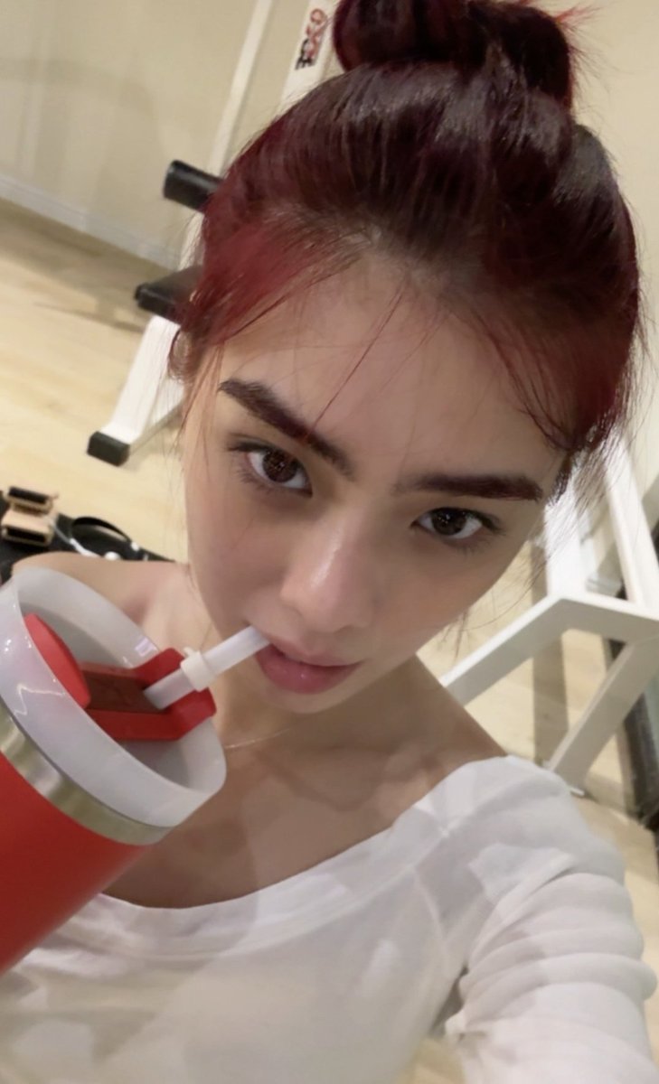 mikholetgalleri's tweet photo. we're so back to this iconic red hair era 🥳 https://t.co/5sa4xNvRkZ