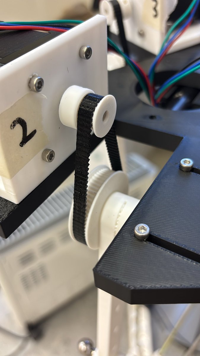 How to make this belt less slippery?
Wider, deeper grooves? Other ideas? Other mechanisms?