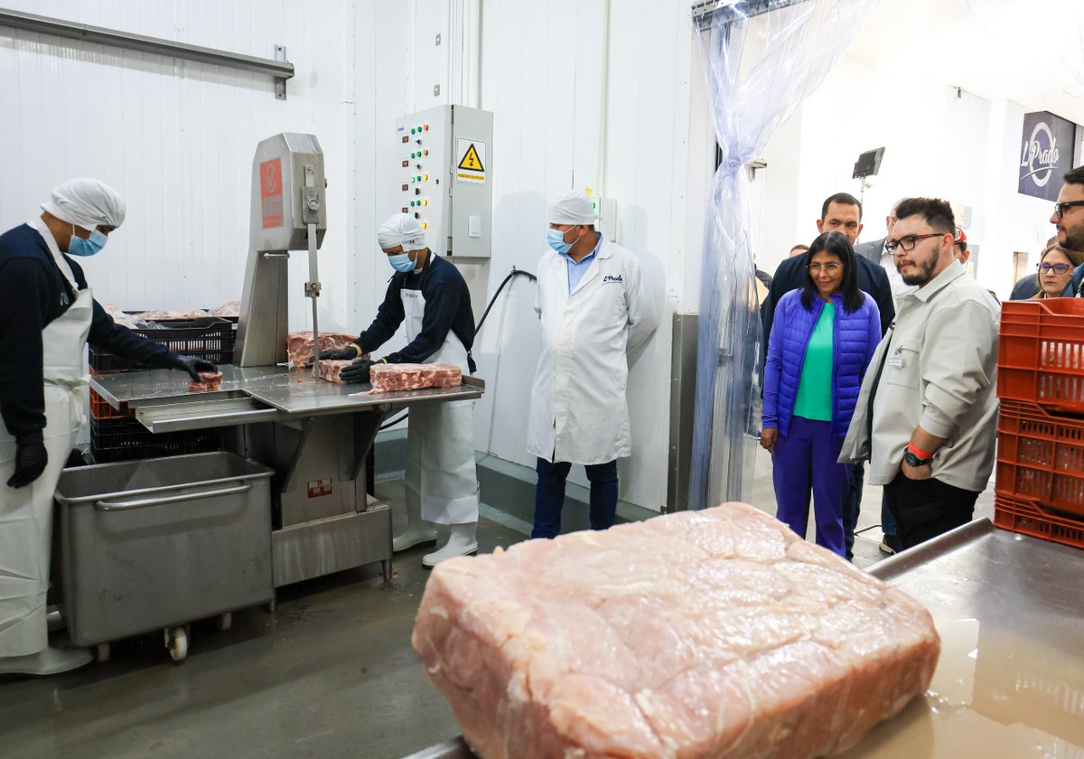 #Gobierno || Presidenta encargada: Venezuela impulsa un modelo económico diversificado

La presidenta encargada de la República, Delcy  Rodríguez, visitó este lunes la planta de embutidos L’Prado en Caracas y  destacó que, constató "el modelo que impulsamos: sectores productivos