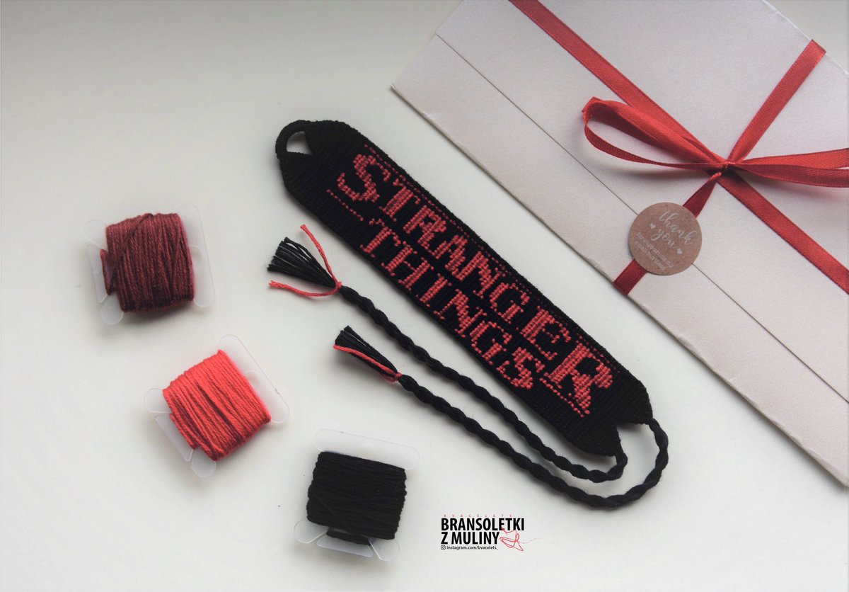 hejka! 
od lat wykonuję bransoletki z muliny, teraz zasięgi szczerze mówiąc sporo spadły i szukam nowych zamówień! 

robię dosłownie wszystko, seriale, filmy, artyści, coś osobistego

będę wdzięczna za rt lub jakąkolwiek aktywność pod tym tweetem!

kilka moich prac: