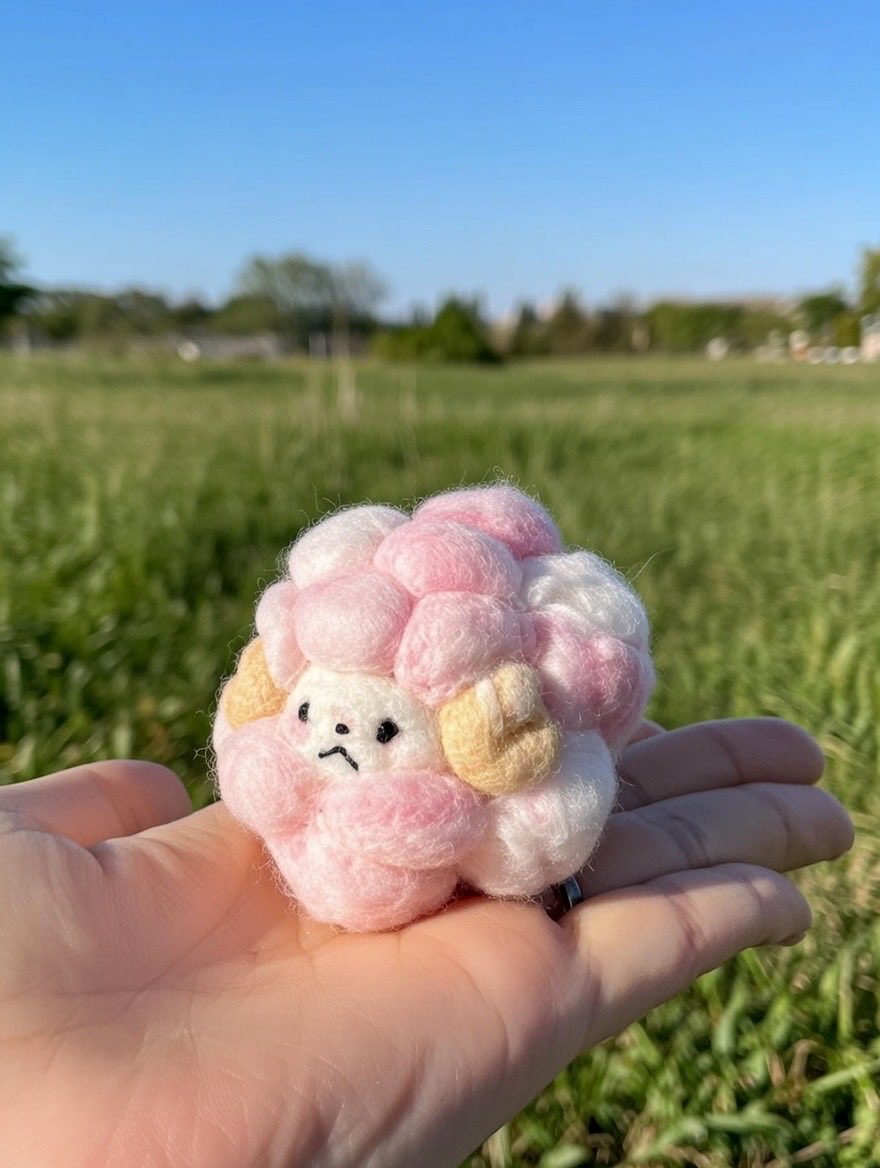 企画の羊が完成しました🐑 こちらの子は引用元の企画の子で、2027年に