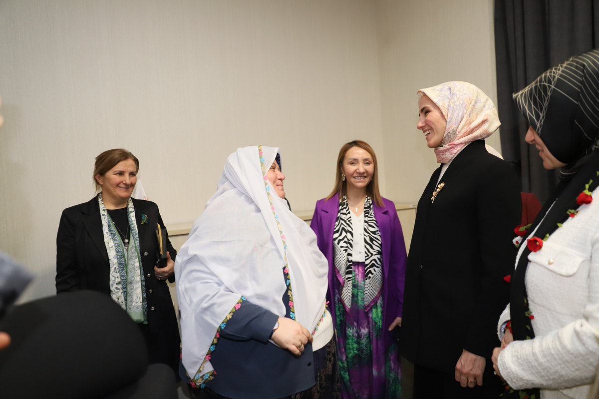 AK Parti Genel Merkez Kadın Kolları Başkanı Sayın Tuğba Işık Ercan’ı (<a href="/tugbaisikercan/">Tuğba IŞIK ERCAN</a>) ziyaret ettik.

Gerçekleştirdiğimiz görüşmede; kadınların yaşadığı sorunlara karşı atılan ve atılması gereken adımlar, sivil toplum ve kamu iş birliklerinin önemi ile eğitim, istihdam ve sosyal