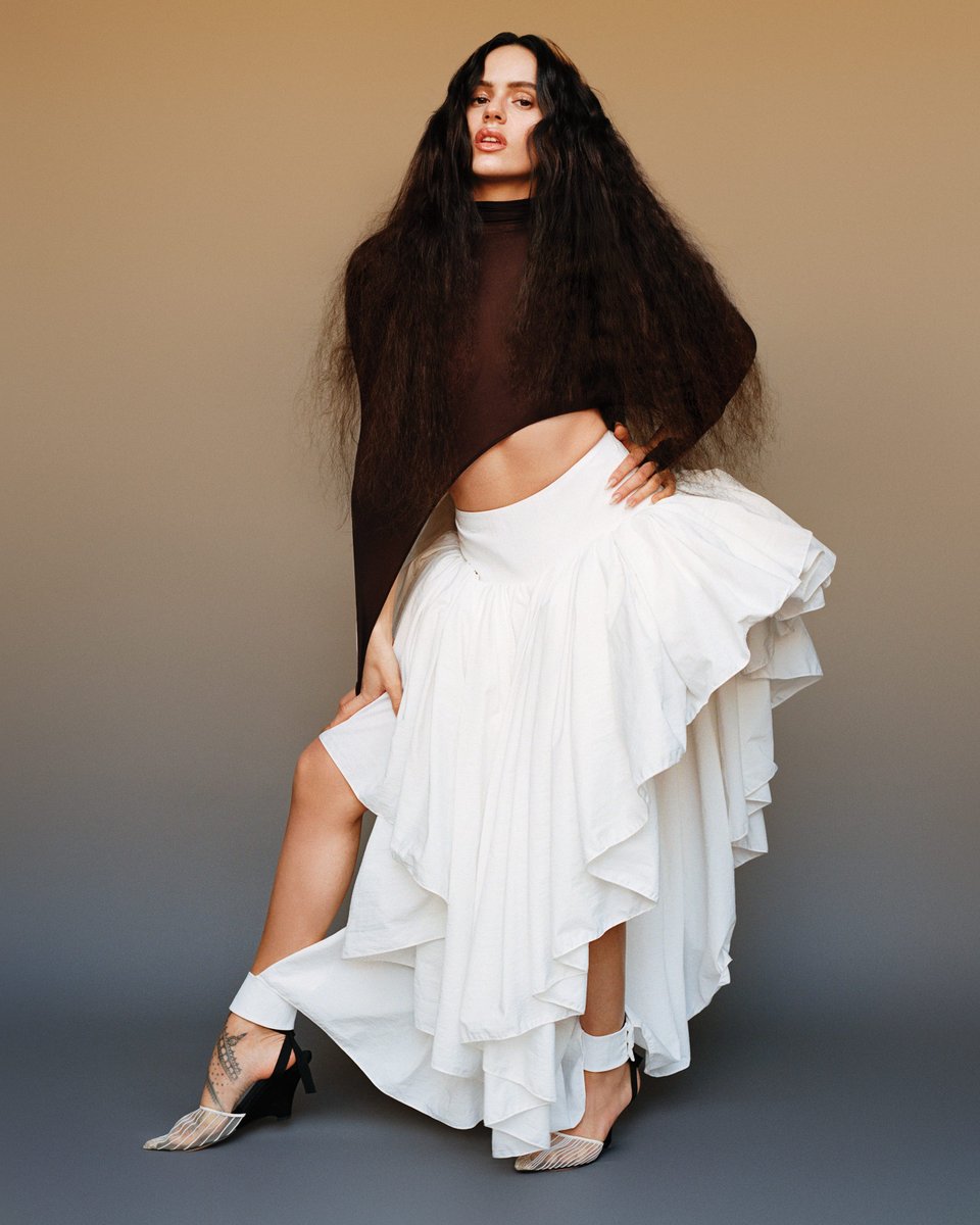 voguemagazine's tweet photo. When Rosalía's not filming a new project or out on tour, and can stop in one city for a stretch of time, she likes to resume lessons in various subjects. “I love boxing, and I love ballet,” says the star, summing up her proclivity for stark contrasts and extremes. She also likes to cook. An ex taught her to make good pasta all’Amatriciana, and she has a solid recipe for her favorite Nigerian dish, egusi soup and fufu, thanks to “a mix of a lover and YouTube and life.” 

Read her full cover profile: https://t.co/tSW9r8Wj63