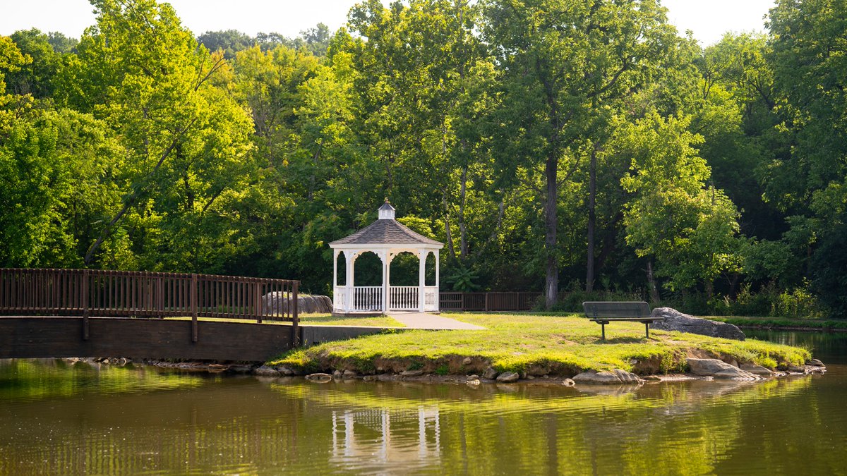 martinsburg_wv's tweet image. Today is a great day to plan your next getaway to Martinsburg-Berkeley County. Don's forget to check out the new blog at travelwv.com/travel-blog/sp… to help you plan your warmer weather getaway.
📷 Poor House Park
#SpringGetaway  #visitmartinsburgwv #berkeleycountywv #almostheaven