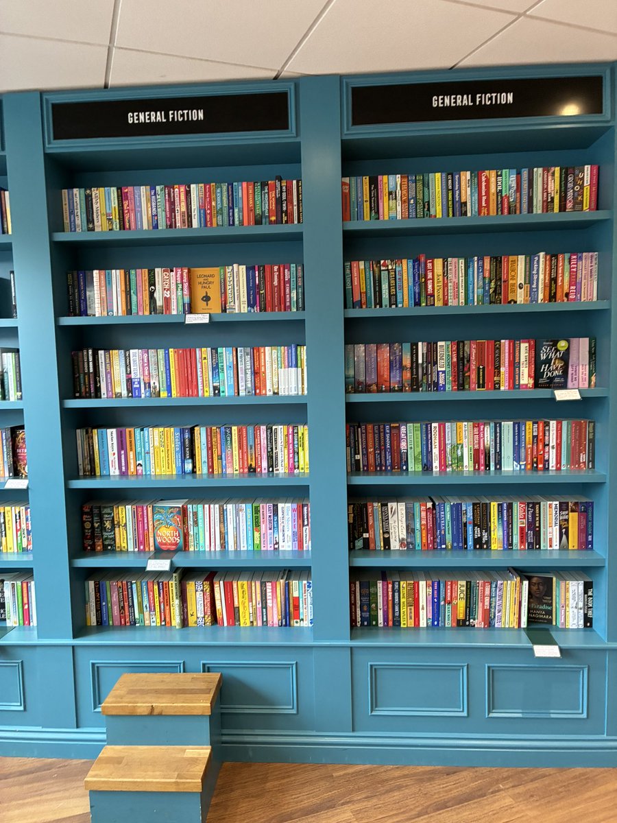 Some interior shots of <a href="/bertsbooks/">Bert’s Books</a> ….it was good to see inside…