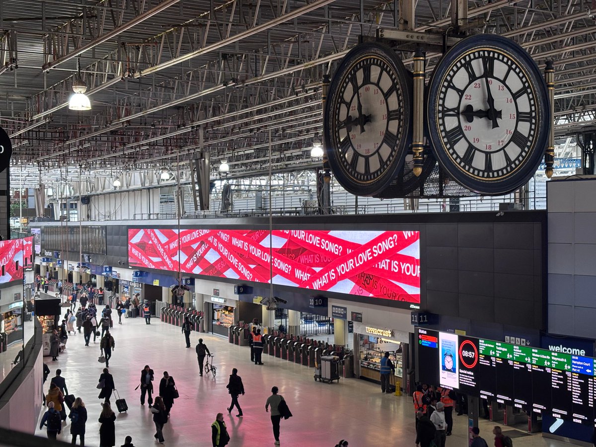 officialcharts's tweet image. Mysterious billboard are popping up all over London... 👀

Rumour has it, they might be #BTS (@bts_bighit @BTS_twt) related 😬💜

Have you spotted one yet?

#WhatIsYourLoveSong