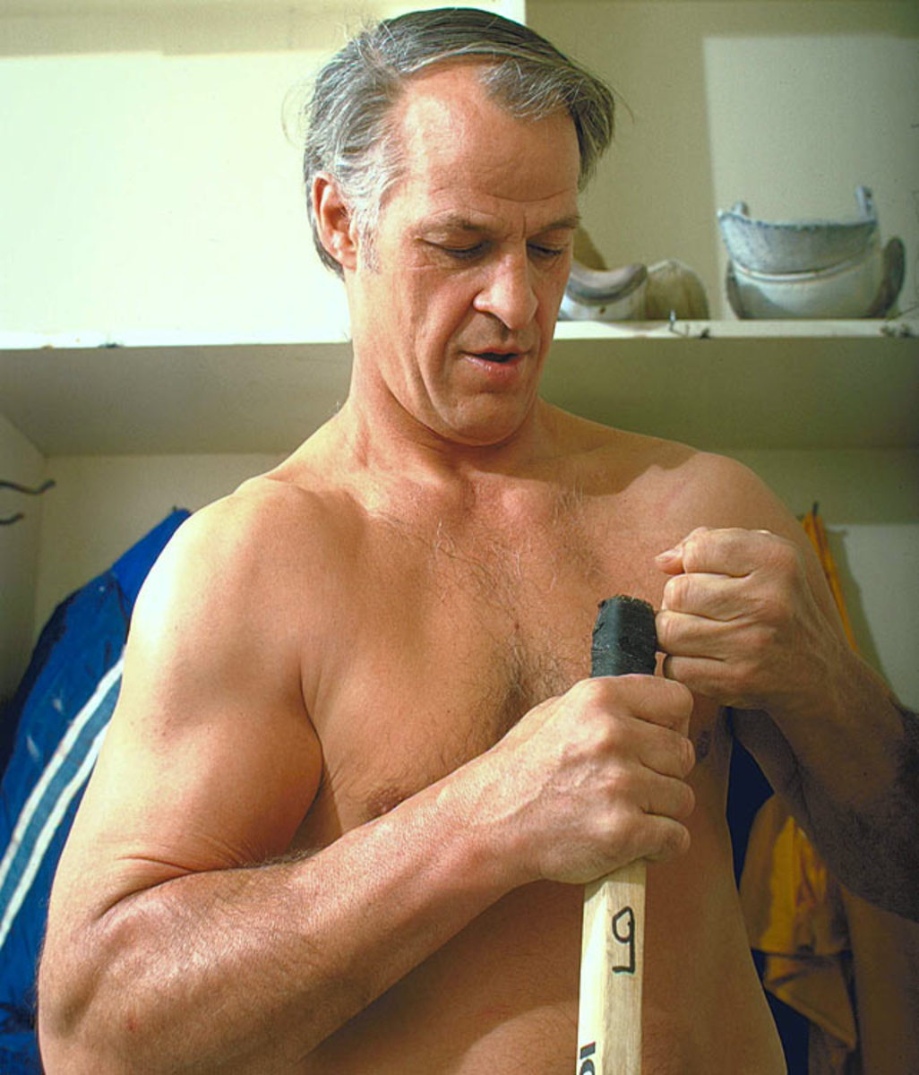 Nobody blocks Gordie Howe. Just google "Lou Fontinato nose."

#cdnpoli #Trump #GordieHowe