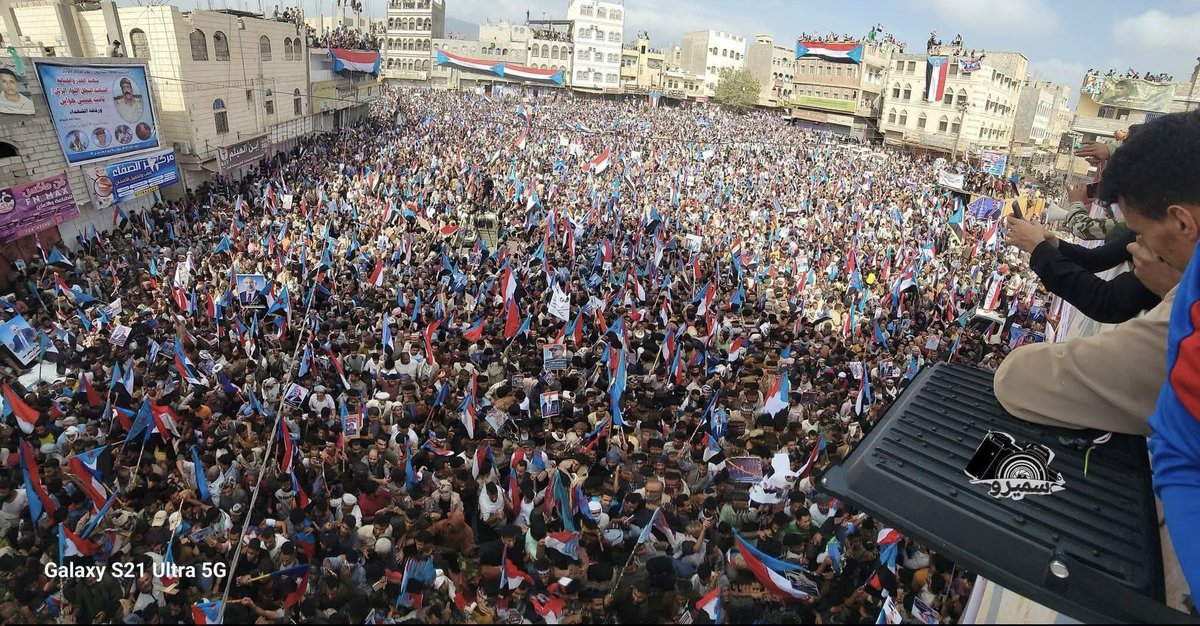 تحدث عضو البرلمان اليمني : شوقي القاضي
في إحدى المساحات عن أن حشود شعب الجنوب مدفوعة بالمال وموجهة ، وذكر أن هذه الأسطوانة اعتادها في الشمال ، مستشهداً بحشود صنعها علي عبدالله صالح ثم الإصلاح وحالياً الحوثيون ..

نعم، استشهادك صحيح ؛ 
فتلک الحشود رفعت رايات متعددة ، قامت بقيامهم