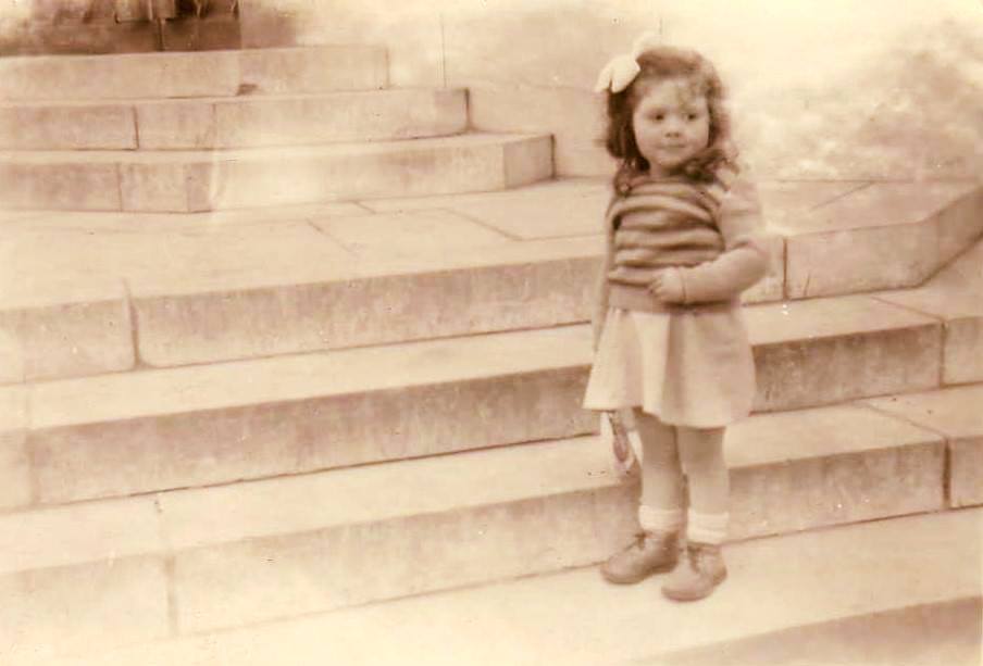 Aujourd'hui, 10 février, c'est mon anniversaire et je suis la première surprise d'être encore là après tout ce que j'ai vécu en 73 ans...
Un petit coucou me ferait plaisir, mes amis.