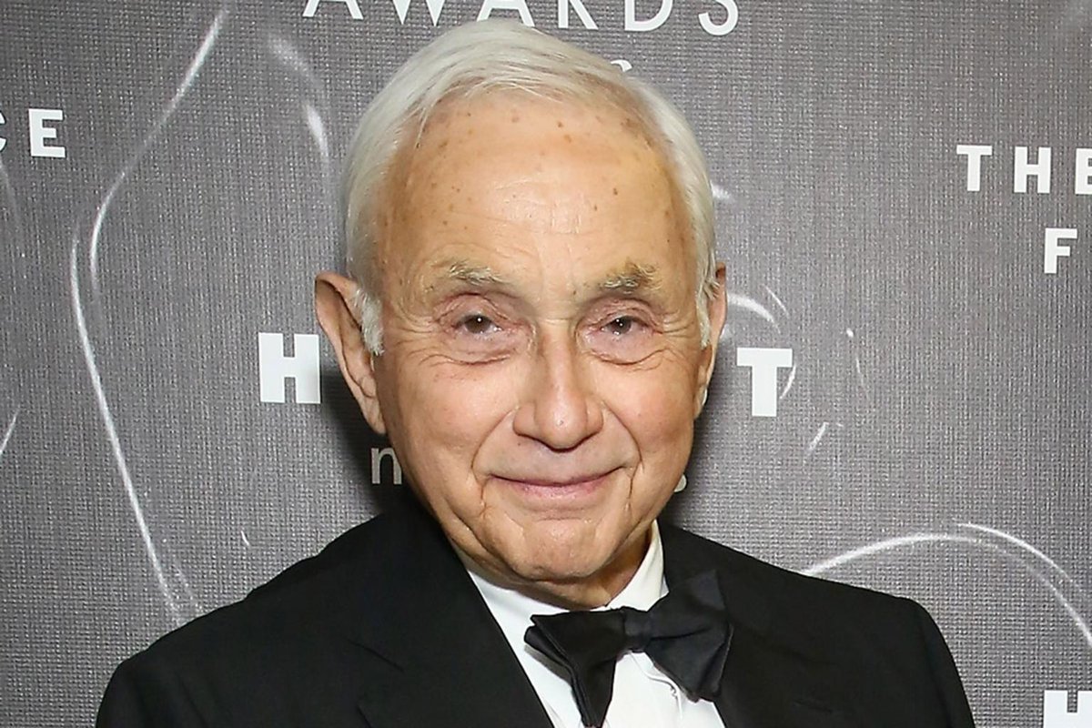 _GlobeObserver's tweet image. 🚨🇺🇸 𝗕𝗥𝗘𝗔𝗞𝗜𝗡𝗚: Billionaire Les Wexner, founder of Victoria’s Secret, is now unredacted and listed as a co-conspirator. 

He gave Epstein power of attorney and a Manhattan mansion. Redactions had been protecting him.