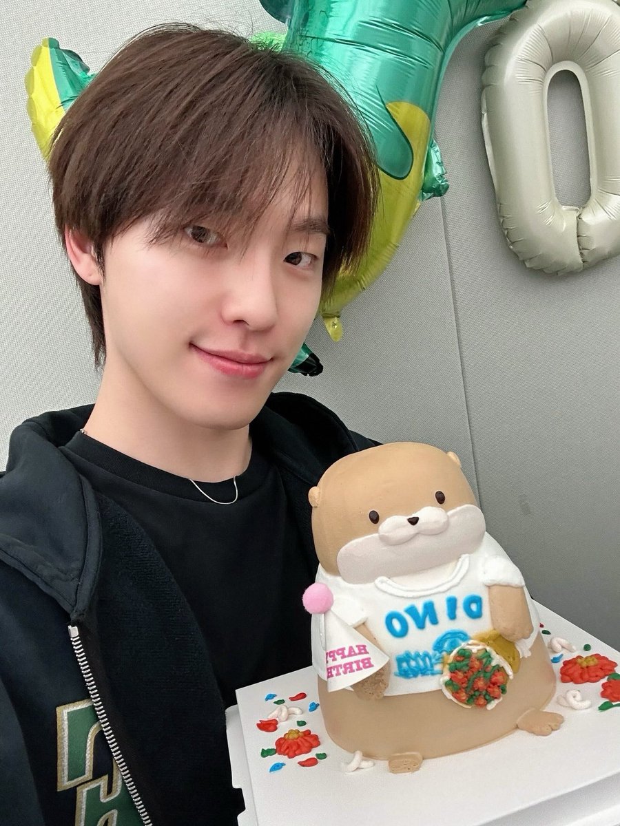 wonubliss's tweet image. CHEWY COOKIE TRIGGERS DINO DAY 🤎

#Bang_터져버리는_디노의_생일폭죽
#BrightStar_DINOday @pledis_17