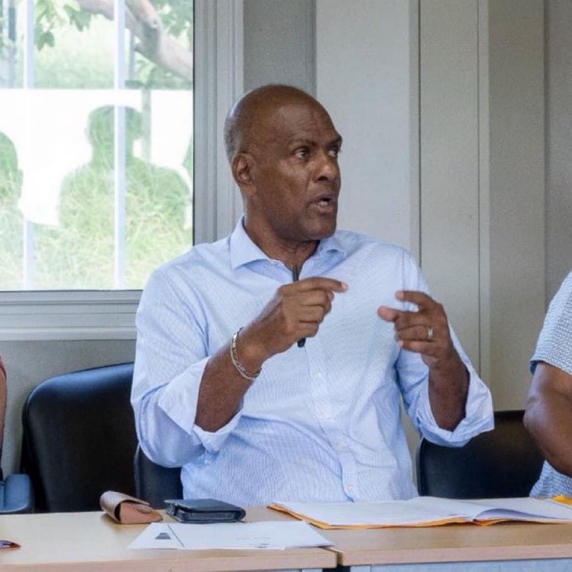 resca_media's tweet image. 🇲🇶 #Martinique : Serge Letchimy salue la portée symbolique du drapeau martiniquais lors du show du Super Bowl.

Le président de l'Exécutif a salué un « acte de résistance face aux discours de repli, et comme un rappel de la nécessité de défendre une vision ouverte, humaine et…