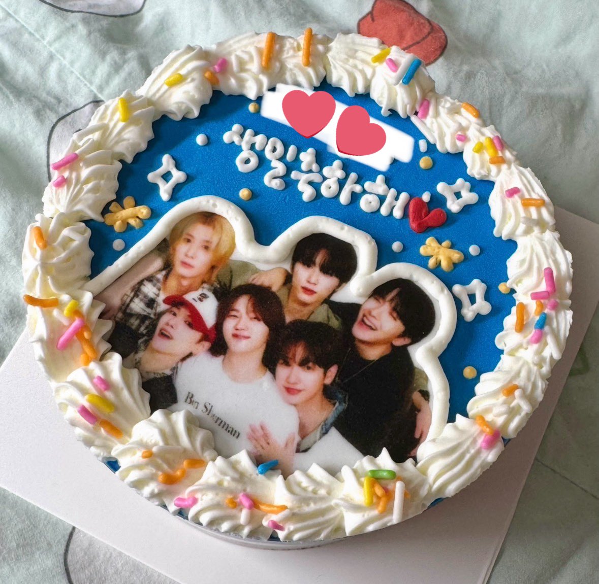 트친들과 함께 보내는 첫 생일이여서 너무 좋았습니다🥺 생각지도 못했던 많은 축하를 받은것같아서 행복했어요// 
다들 앞으로도 잘 부탁드립니다☺️