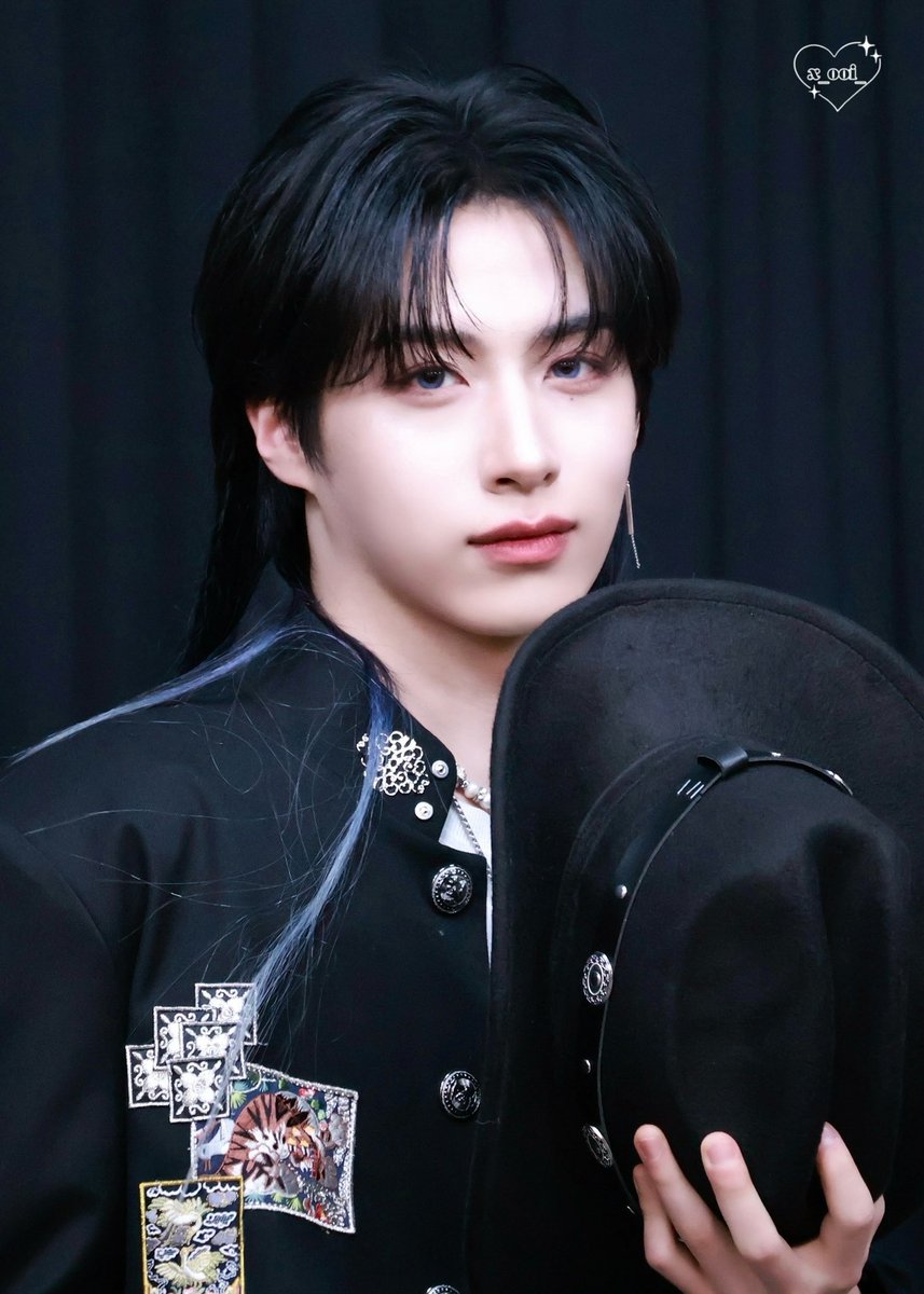 260201

완전 왕자님 같애요…🥺

#원어스 #ONEUS #시온 #XION #손동주