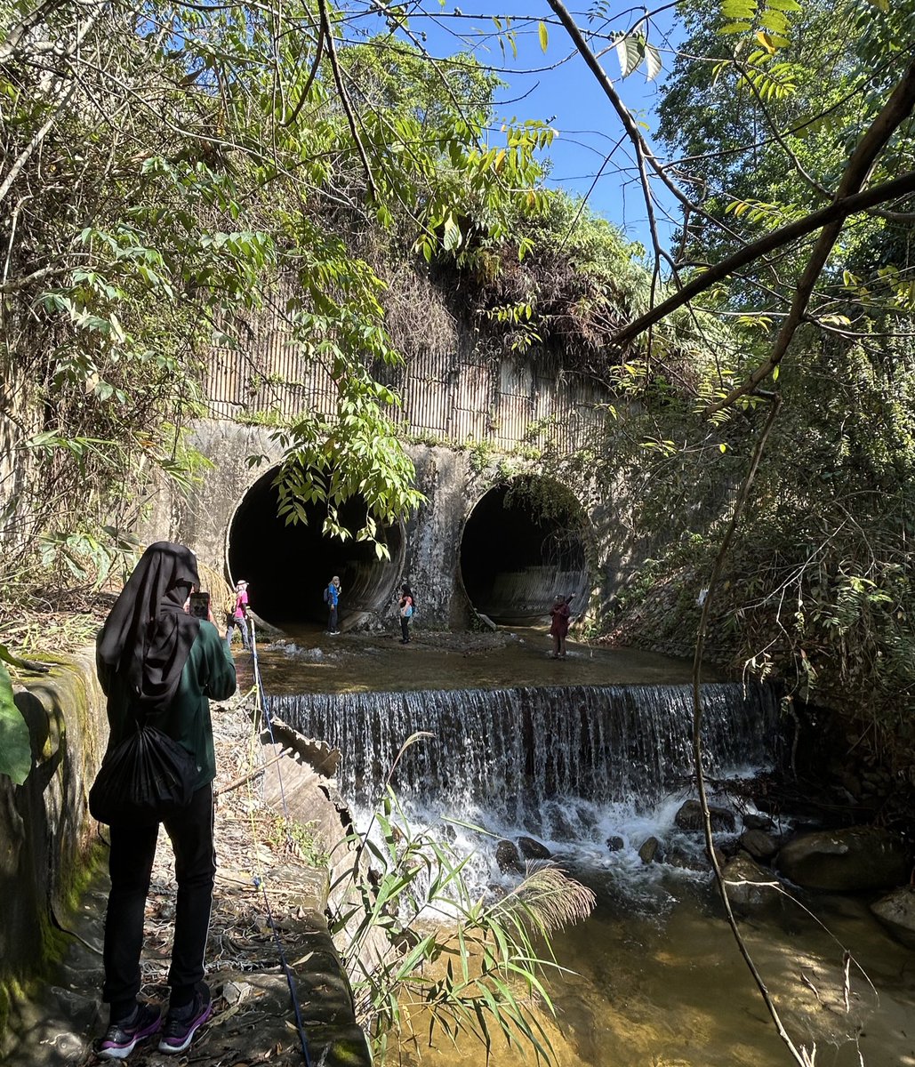 Rupanya, banyak je air terjun yang best dekat Selangor ni. Tak perlu pergi jauh pun. 

📍Sungai Pisang, Gombak