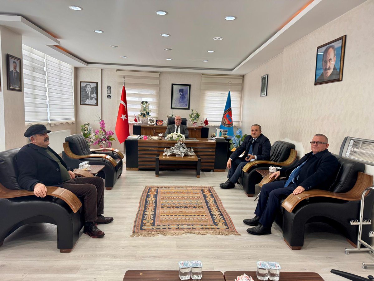 Erciş Şoförler ve Otomobilciler Esnaf Odası Başkanı Sn. Yakup Çelik’in yeniden seçilmesinden ötürü hayırlı olsun ziyaretinde bulunduk. Yakın ilgisinden dolayı teşekkür eder, görevinde başarılar dilerim.