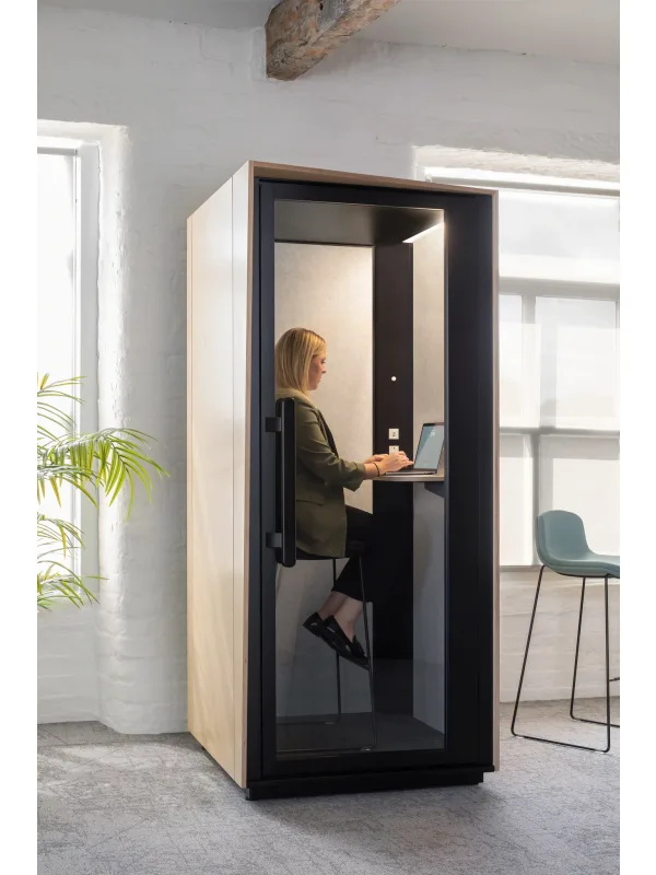 _Sdib's tweet photo. Besoin de calme au travail ? Testez la cabine #BeMyGuest de Steelcase : design élégant, confort acoustique et productivité assurée ! #Innovation #Workplace à découvrir sans tarder à notre design center. https://t.co/6hPYVWjm20
