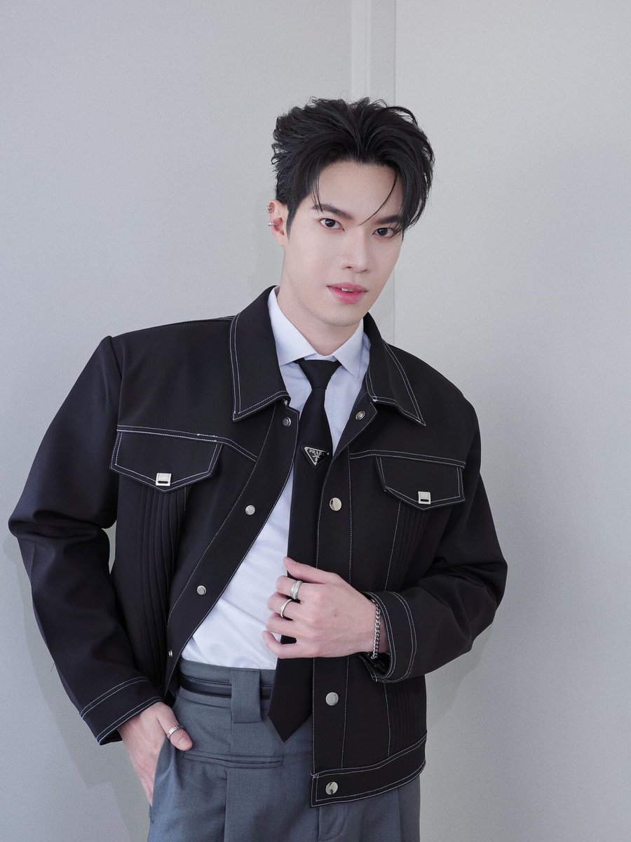 ［IG update 情報］
  nook5mekeupさま

シックでカッコイイ😍❤️❤️

#BosstonSuphadach 
#กีต้าร์ของบอสตั้น