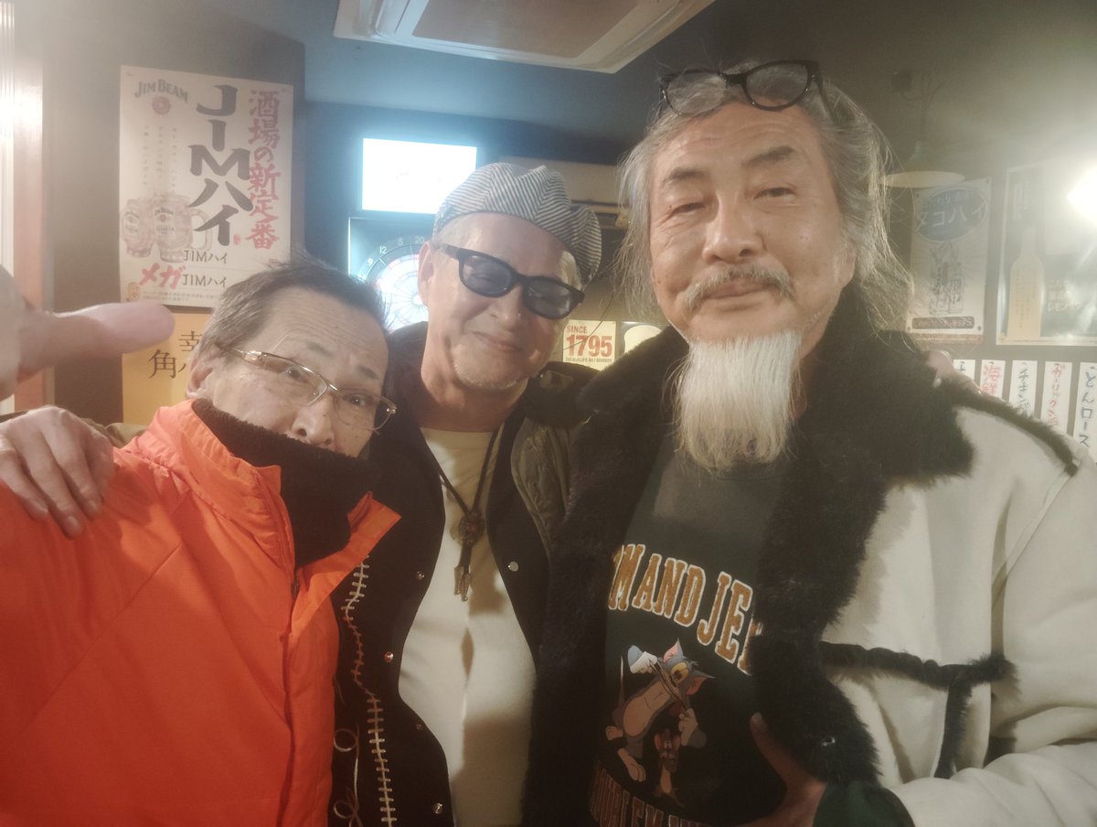 おととい
高円寺中学（現 高円寺学園）の同級生と、阿波踊りの会長と。
北中通りで飲んだ。