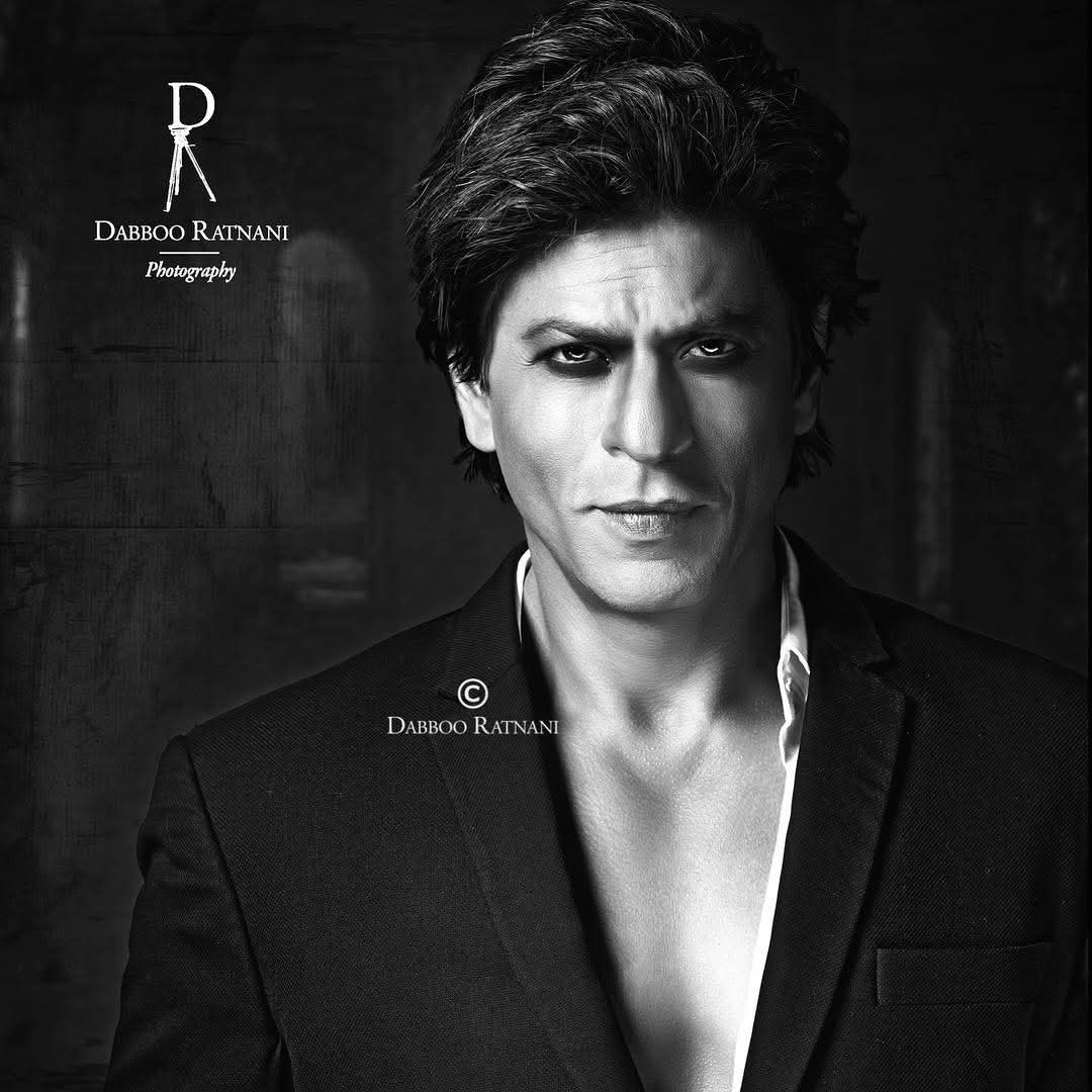 MonikaBeing's tweet photo. Photoshoot by #DabbooRatnani
#ShahRukhKhan @iamsrk 😊 https://t.co/92Cv0KbUnr