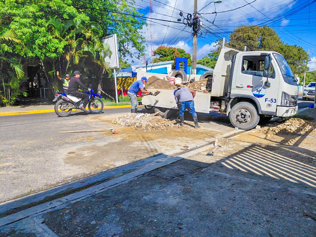 La brigada de agua residual de la CORAAPPLATA continúa dando soluciones a problemáticas, y en esta ocasión solucionó varias averías en el sistema de alcantarillado en sectores de la ciudad San Felipe de Puerto Plata.