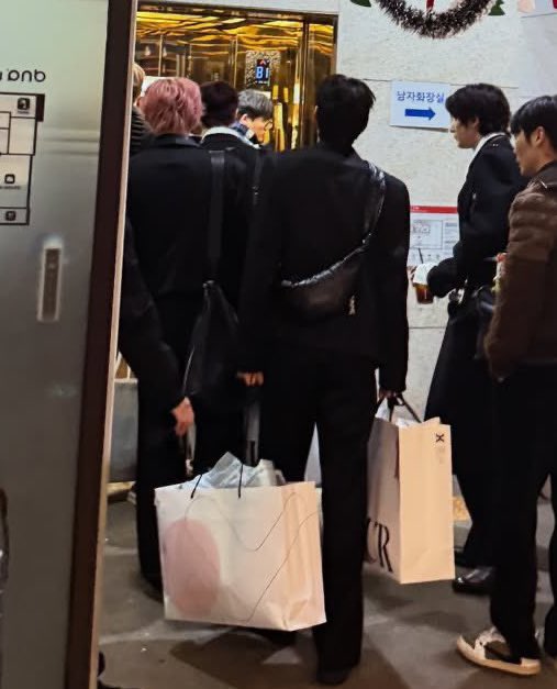 barbiebumm's tweet image. รูดไปเท่าไหร่ครับหนักขนาดนี้ 

ไม่รู้สิคะ ไม่ได้ถือเอง