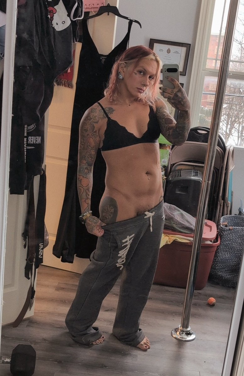 IslaOfDiamonds's tweet image. can I take part in tummy tuesday?