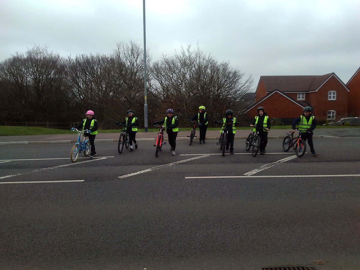 MaharishiSchool's tweet image. Look at those wheels go! 📷

Our Year 5 pupils had a fantastic time last week taking part in their Bikeability training! From checking their helmets to mastering those tricky U-turns, they showed great focus and determination. 📷📷

#bikeability
#year5
#CycleSafety
