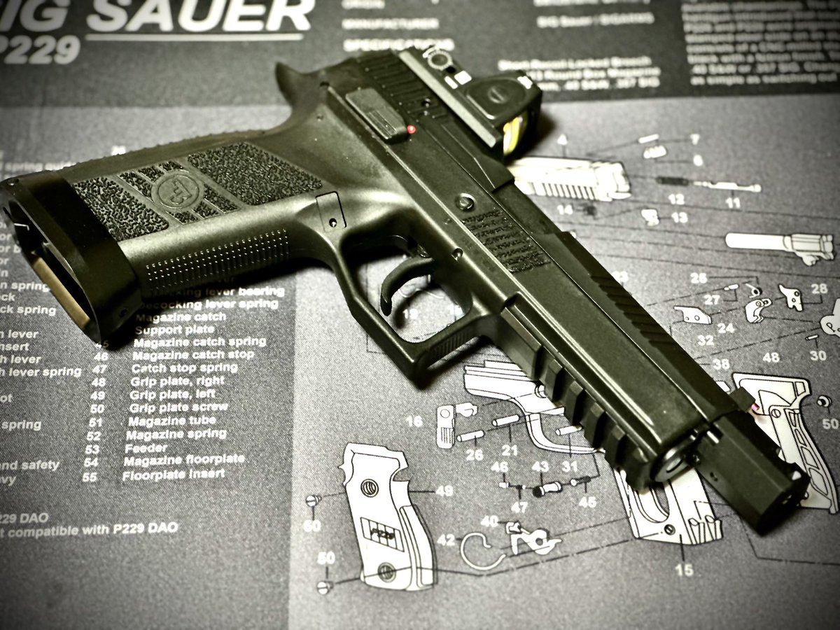 nekonabestation's tweet image. 頼み忘れパーツが届いたので
早速組み込んで完成させました。
#モケイパドック　さん速攻です。

YouTube見るようになってから
つい贔屓しちゃいます。
商売は、顏が見えると良いですね。

他にお世話になっているショップさんも
買い物のキッカケは店主さんと話したことでした。

#P09 #carbon8